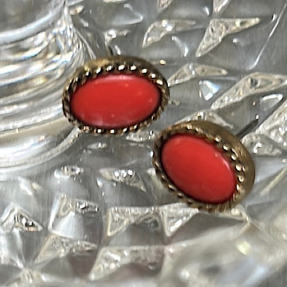 Vintage Coral Gold Stud Earrings C 1970 New York, NY